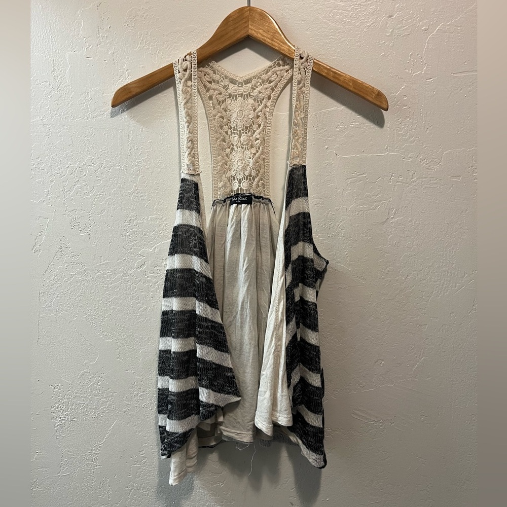 Tres Bien vest style overpiece